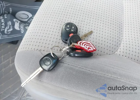 2010 Toyota Sienna Le z USA, uszkodzony, nr VIN 5TDKK4CC2AS302601